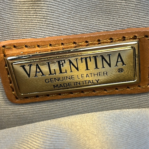 Valentina almost NEW made in Italy leather ostrich pattern crossbody bag